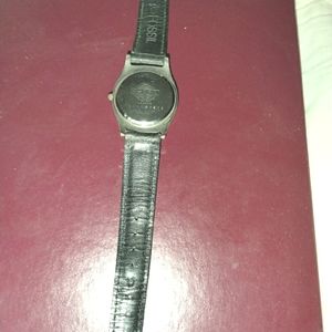 1992 Fossil guitar  watch a few scratches on back. Front face is great. No blems